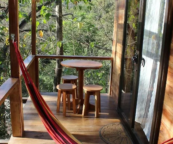Surf Treehouse 1 Sámara